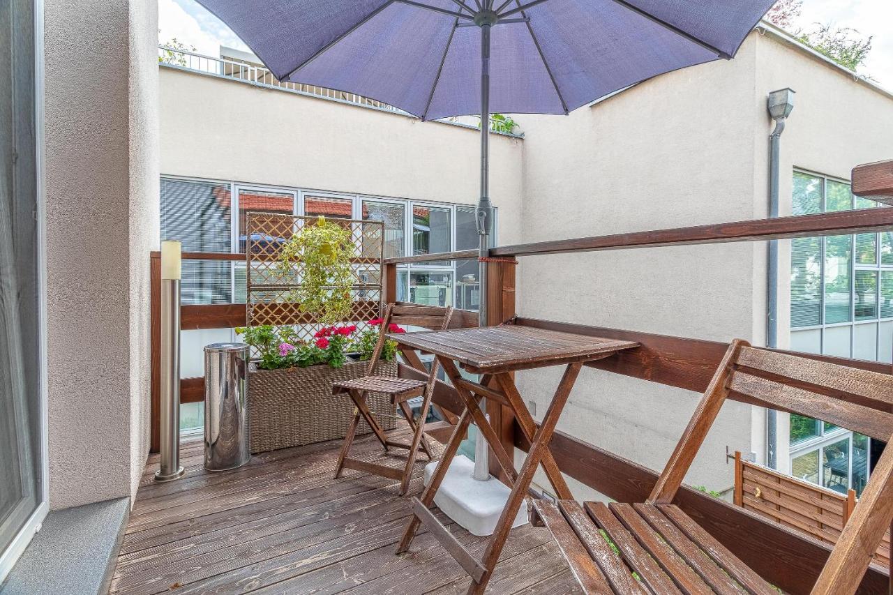 Bratislava -Apartment Near The City Center With A Balcony Buitenkant foto