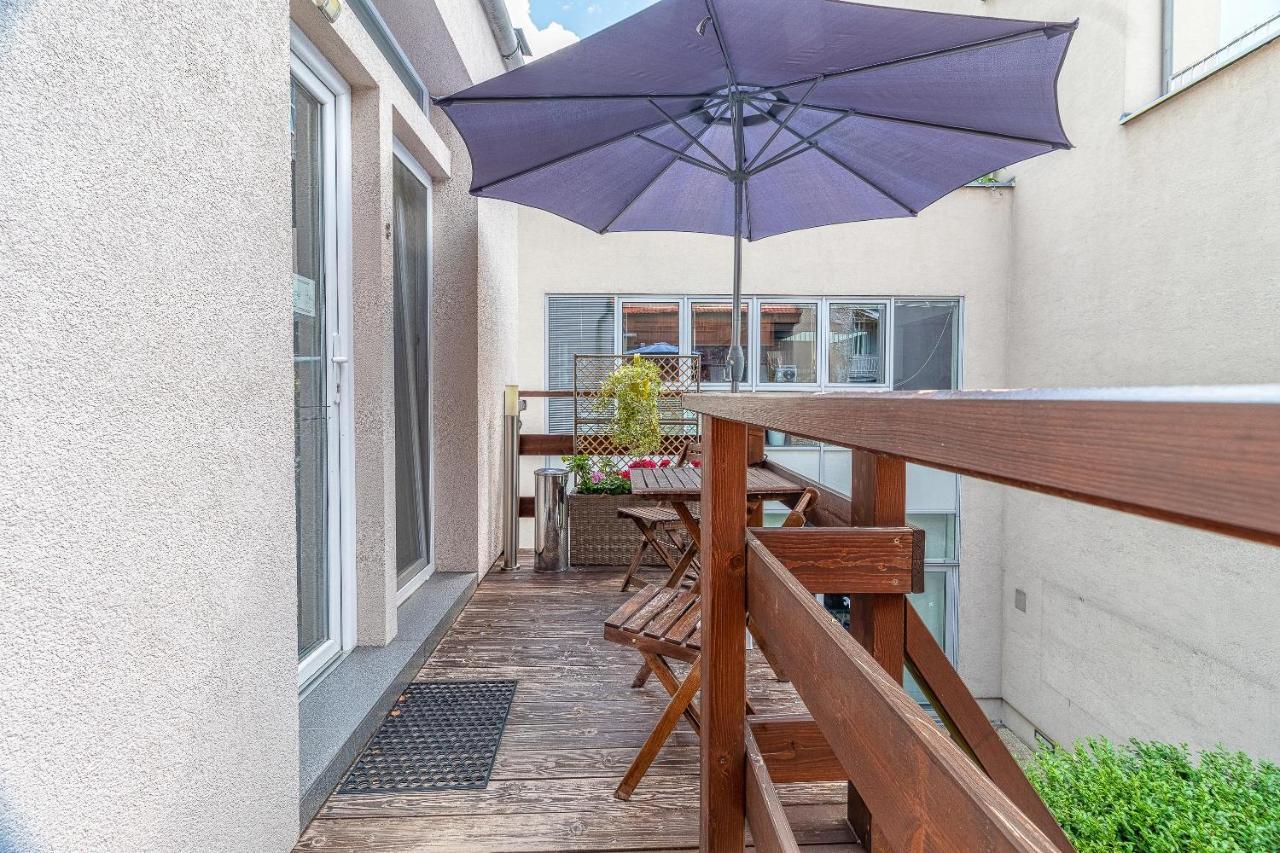 Bratislava -Apartment Near The City Center With A Balcony Buitenkant foto