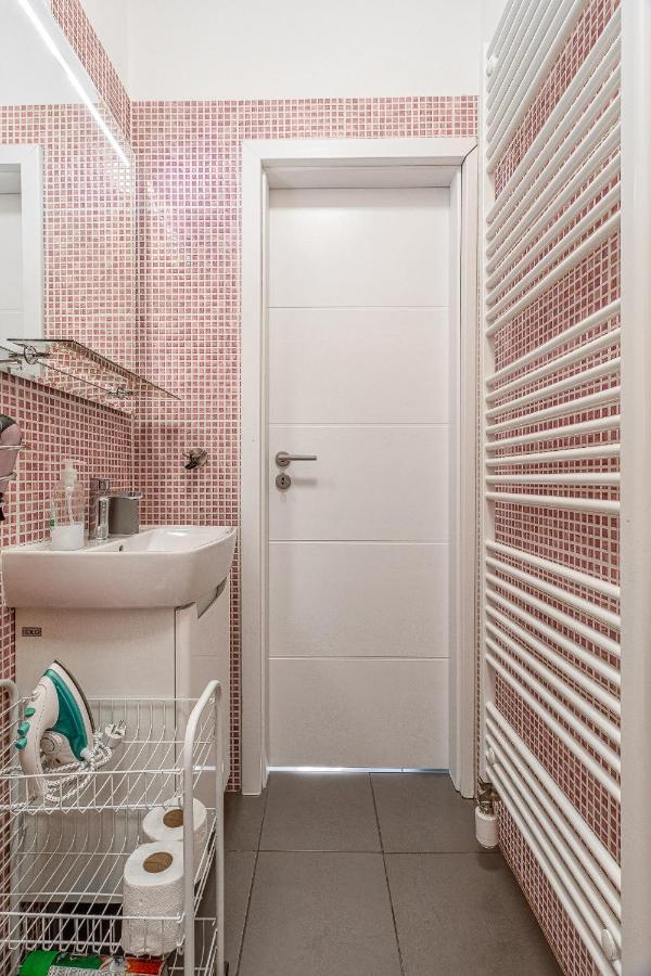 Bratislava -Apartment Near The City Center With A Balcony Buitenkant foto